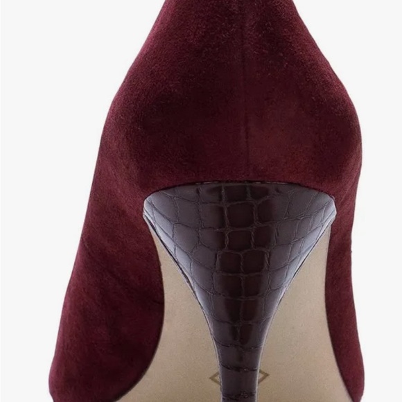 Donald J Pliner
Elegant Burgundy Suede Heels - Picture 2 of 3